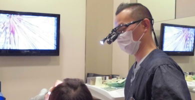 拡大鏡を使用した虫歯治療
